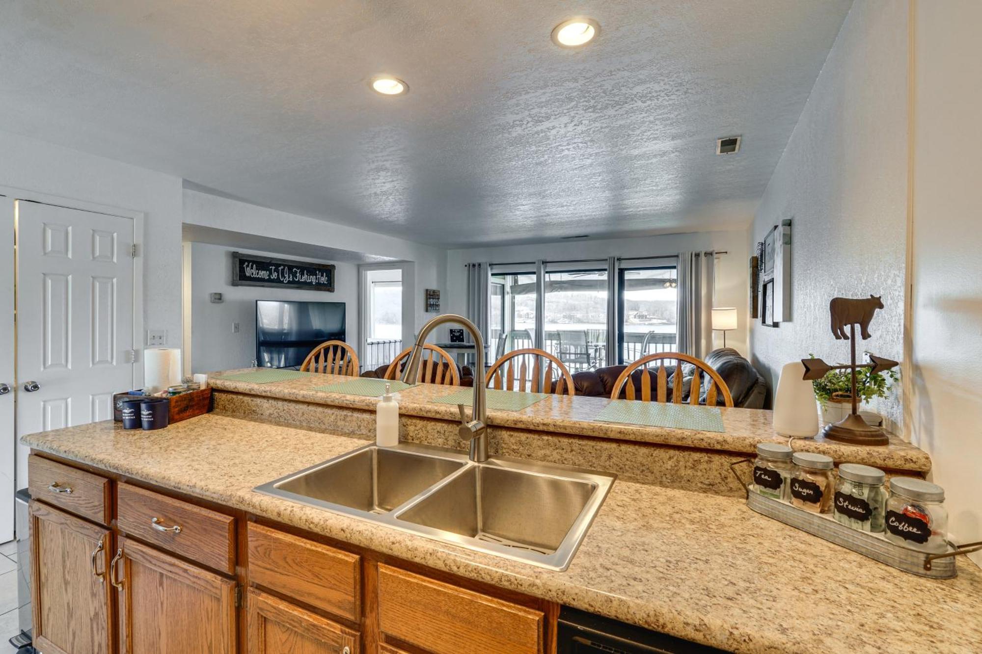 Modern Condo With Screened Balcony And Views! Osage Beach Exterior foto